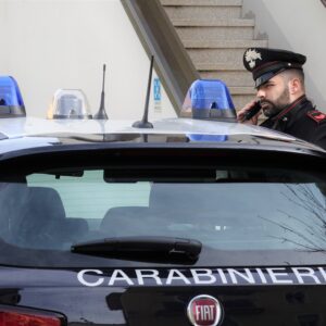 Difendono barista e vengono feriti, aggressore arrestato