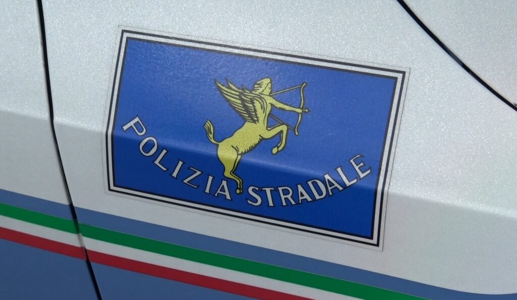 Dopo una lite, ruba auto della compagna e scappa: arrestato dalla Stradale