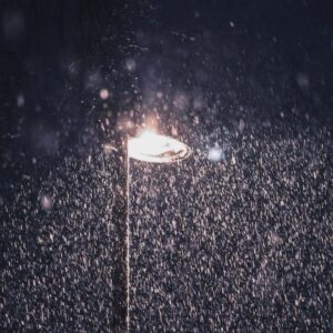 Neve e pioggia, nuova allerta arancione. Lunedì scuole aperte