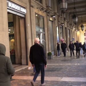 Principio d’incendio da Burger King in via Ugo Bassi, nessun ferito