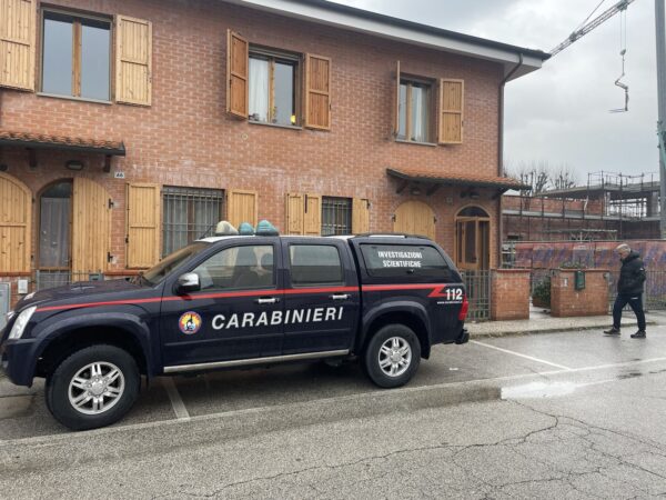 Spara alla moglie malata da tempo e si toglie la vita