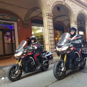 Controllo in un locale a Bologna: arrestato 73enne con cocaina e contanti