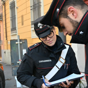 Provocano incidente, scappano e feriscono i carabinieri: arrestati due giovani