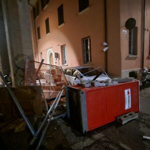 Manifestazione pro Ramy, scontri anche a Bologna. Pietre sulla polizia