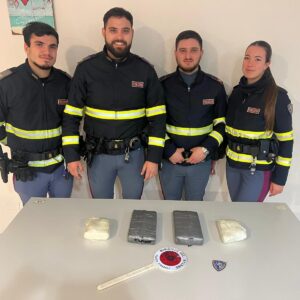 In auto con tre kg e mezzo di cocaina, 26enne arrestato dalla Polstrada
