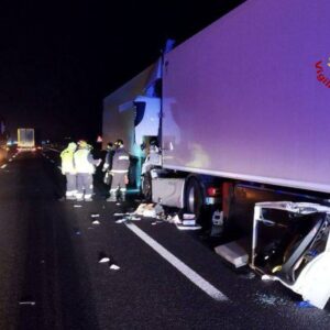 Tamponamento fra due tir in Autosole, grave un camionista