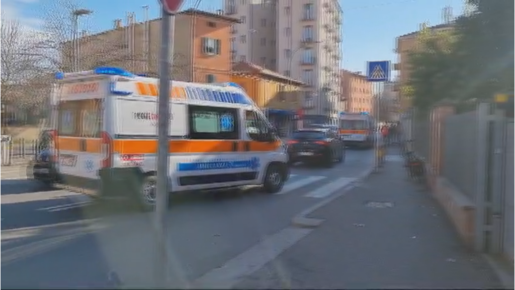 Incidente in via Arcoveggio, ferita una ciclista 22enne