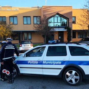 San Lazzaro: aggredisce una donna dopo una mancata precedenza, 35enne denunciato