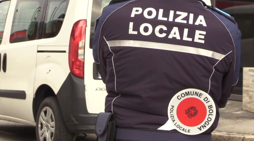 Incidente stradale in via Ferrarese a Bologna: ferito 62enne