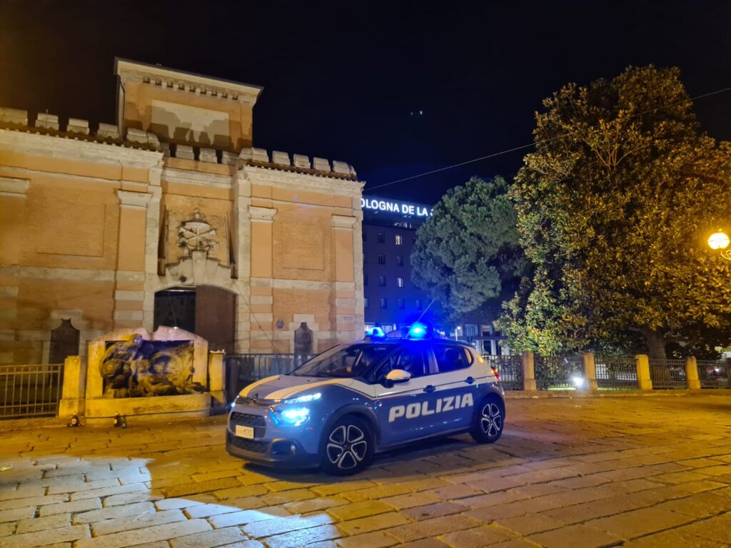 Tre rapine in pochi minuti, 24enne arrestato dalla polizia