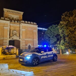 Tre rapine in pochi minuti, 24enne arrestato dalla polizia