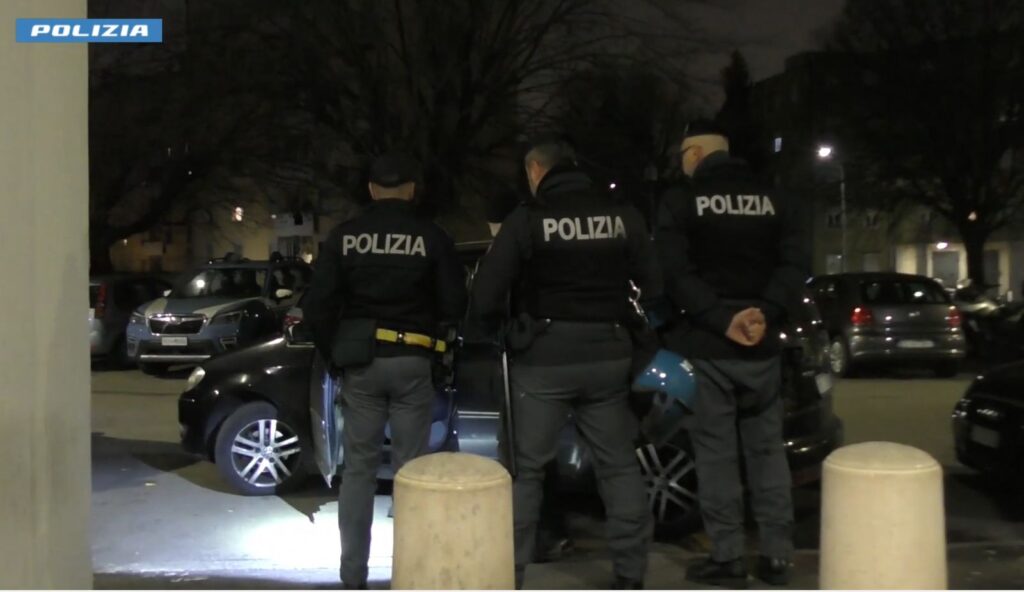 Blitz della Polizia al Pilastro e in San Donato, due arresti