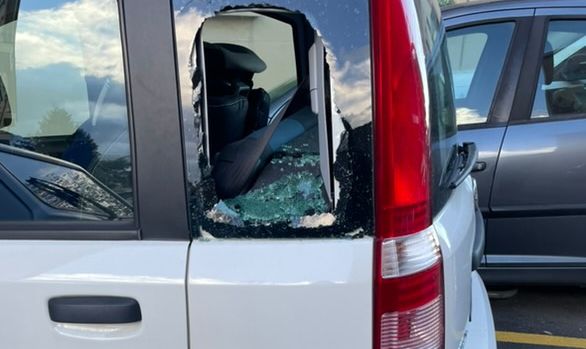 Ancora raid dei ladri in Bolognina: danneggiate 9 auto