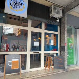 ‘Spaccata’ notturna in un pub di via Andrea Costa, due denunciati