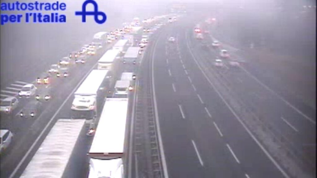 Traffico in tilt sul nodo autostradale bolognese. Paralisi anche in città. Confesercenti attacca l’amministrazione