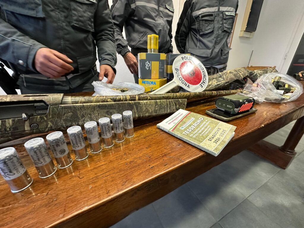 Otto cacciatori nei guai per pratiche venatorie illegali a Molinella