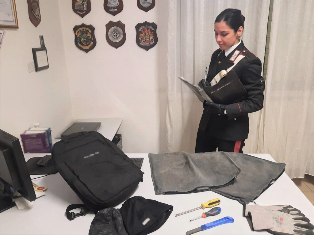 Inseguimento in strada: al volante con patente revocata, arrestato 38enne