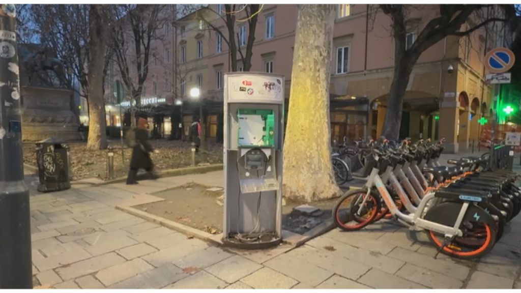 Vandalizzato il defibrillatore di via Indipendenza