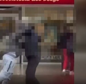 Tentato omicidio davanti a scuola, arresto convalidato per il 15enne