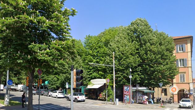 Il commerciante gli offre la frutta, lui lo rapina: 29enne arrestato dalla polizia