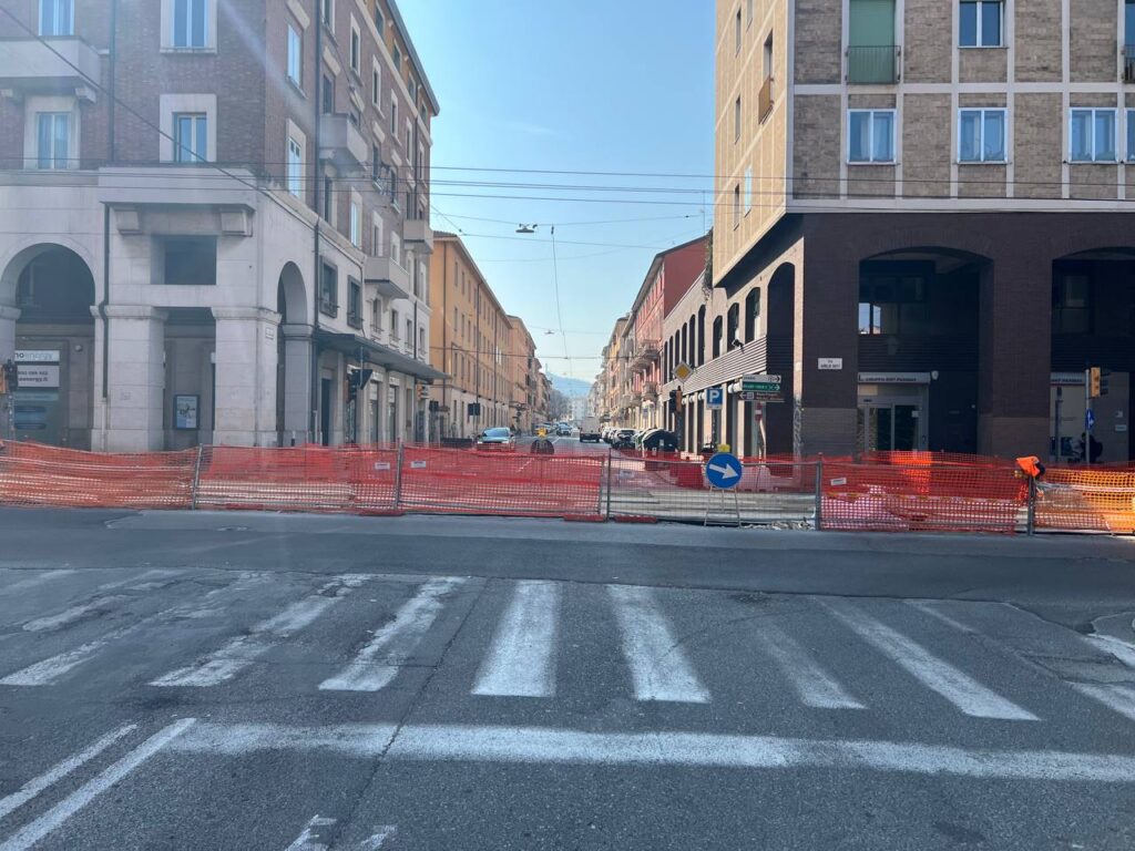Cantieri tram: prolungata la chiusura dell’incrocio Saffi-Malvasia-Vittorio Veneto