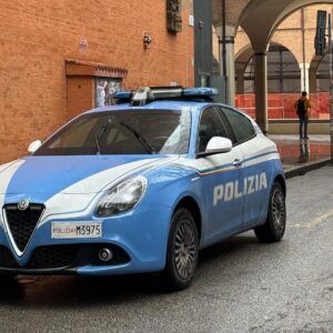 Caos in zona universitaria: lite in strada e rapina, due arresti