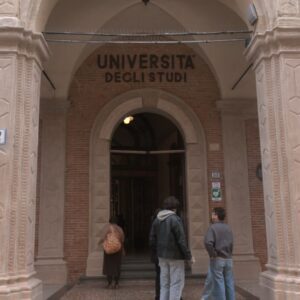 Giovane ricercatore molestato dal prof, docente Unibo a processo per violenza sessuale