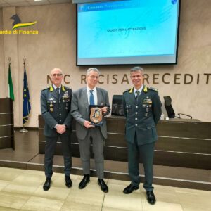 Il prefetto di Bologna in visita al comando provinciale della Guardia di Finanza