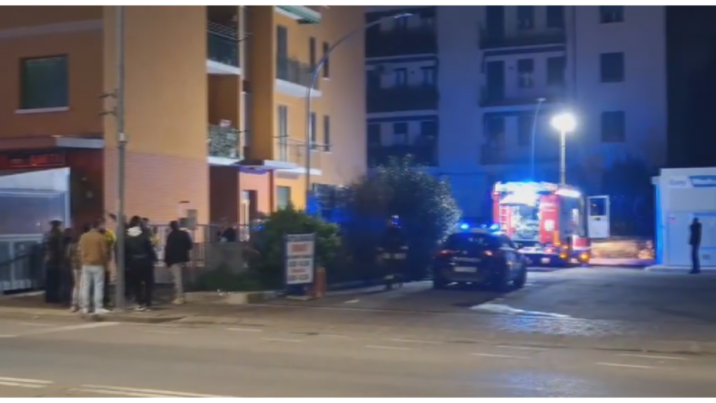 Incendio in via Sturzo, palazzina evacuata