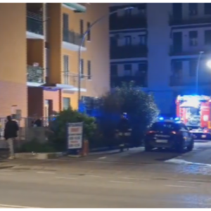 Incendio in via Sturzo, palazzina evacuata