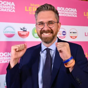 E’ una forza della natura. “Sono un antidepressivo naturale”: Lepore risponde così ai rosiconi social