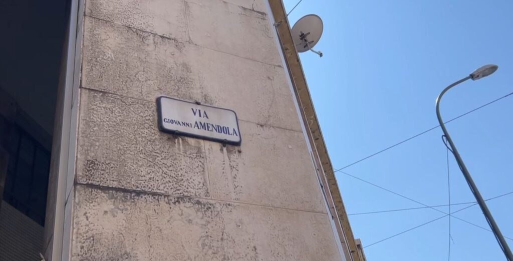 Cedimenti dell’asfalto: chiuse due corsie in via Amendola