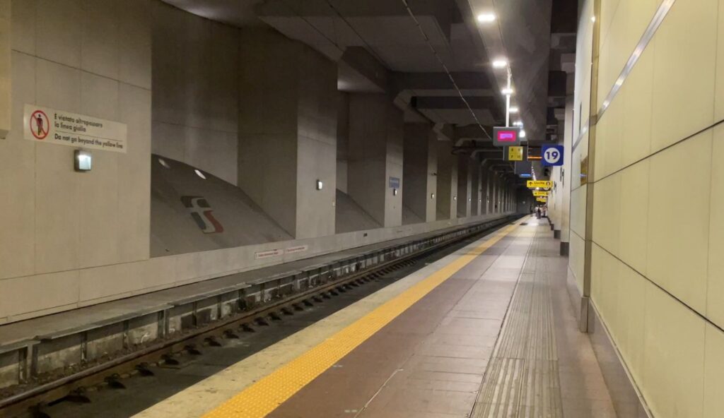 Si gettò sotto un treno a Bologna, tre sanitari indagati