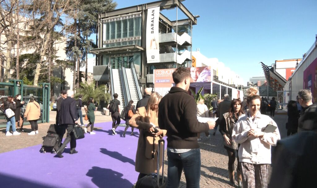 Furti, truffe e finti parcheggiatori a Cosmoprof: controlli di polizia e polizia locale