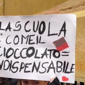 Flash-mob davanti alle Testoni: “Questa non è una scuola di criminali”