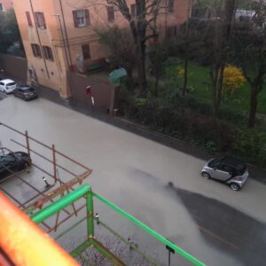 Allerta rossa per il maltempo: allagamenti e frane in città e in provincia