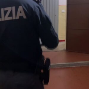 Spacciava nelle cantine di un condominio, arrestato dalla polizia