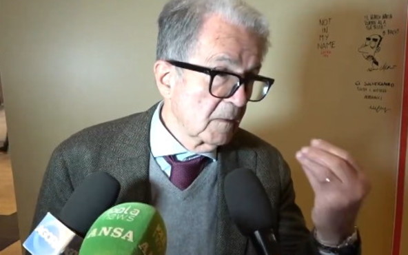 Prodi si prende un anno sabbatico coi giornalisti (sarà vero?) dopo l’ultimo caso. “Altrimenti dicono che li ho stuprati”