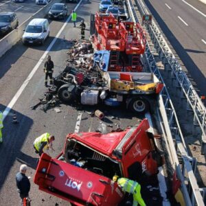Incidente nel nodo autostradale di Bologna, chiuso il tratto tra Bologna Casalecchio e il bivio dell’A14 in direzione San Lazzaro
