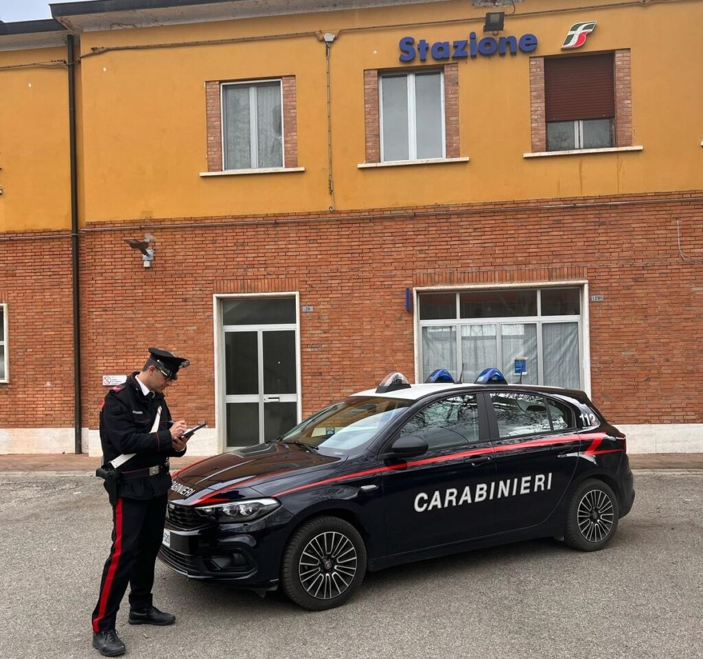 Aggredisce capotreno: carabinieri fermano passeggero
