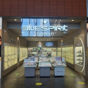 Prova un orologio da 200 euro e scappa senza pagarlo, identificato e denunciato