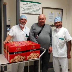 La onlus San Cristoforo porta le colombe ai sanitari del Sant’Orsola