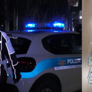 Piazza dell’Unità: Polizia Locale blocca pusher con due etti e mezzo di hascisc