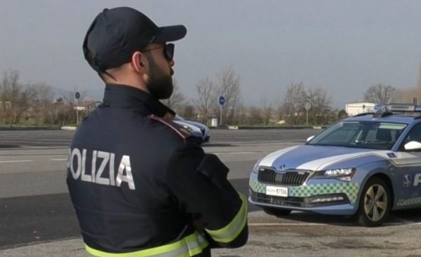 Carrozzeria irregolare scoperta dalla Polizia a Valsamoggia