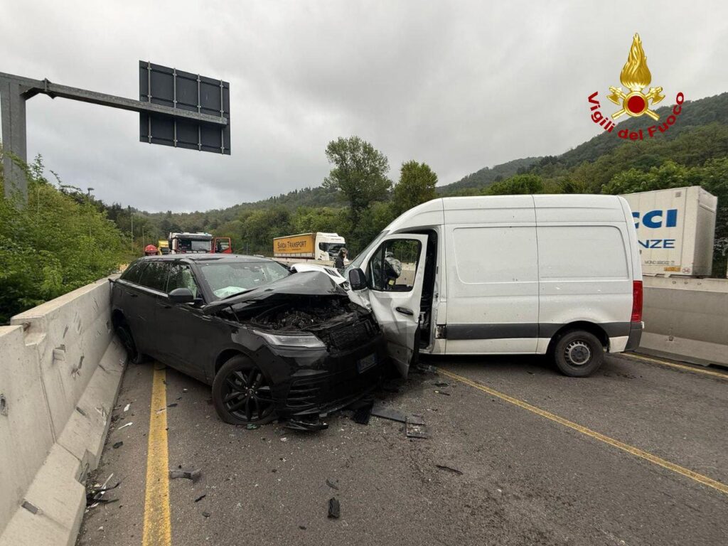 Schianto sulla Porrettana a Sasso Marconi, due feriti