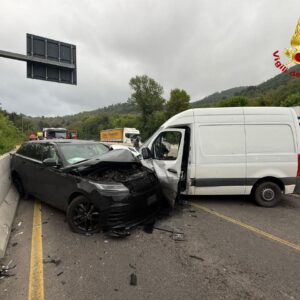 Schianto sulla Porrettana a Sasso Marconi, due feriti