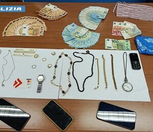 Truffano e derubano un’anziana a Sasso Marconi, intercettati e arrestati
