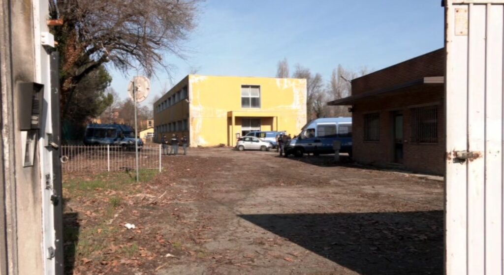 Nuovo blitz alla ex Stamoto, 12 denunciati e 2 espulsi