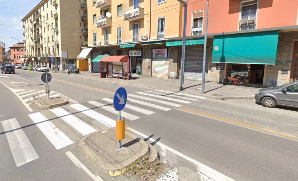 Anziana travolta sulle strisce pedonali in via Toscana, gravissima