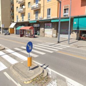 Anziana travolta sulle strisce pedonali in via Toscana, gravissima